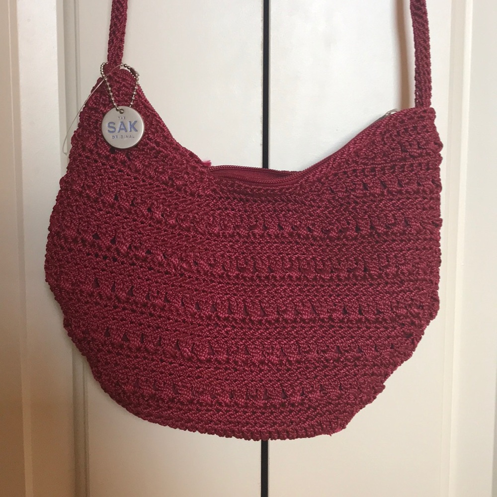 I’m selling a cross body purse!